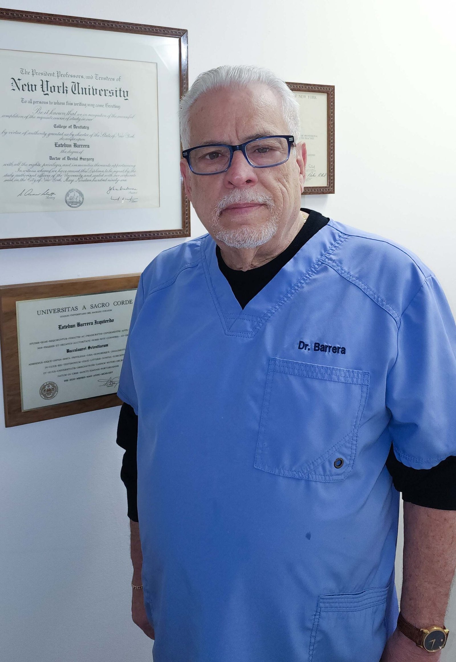 Dr. Esteban Barrera